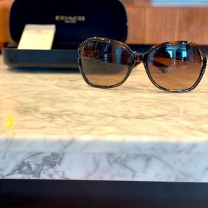 Coach tortoise frame polarized sunglasses with case